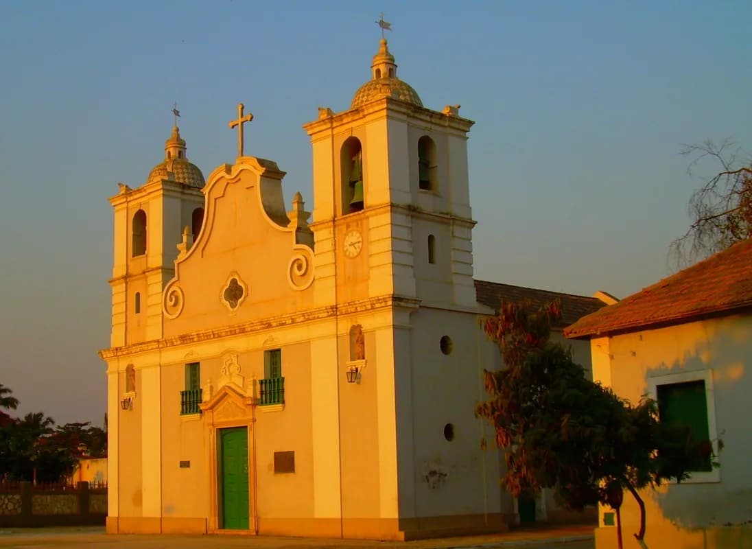 Benguela — colonial-era streets, Praia Morena beach