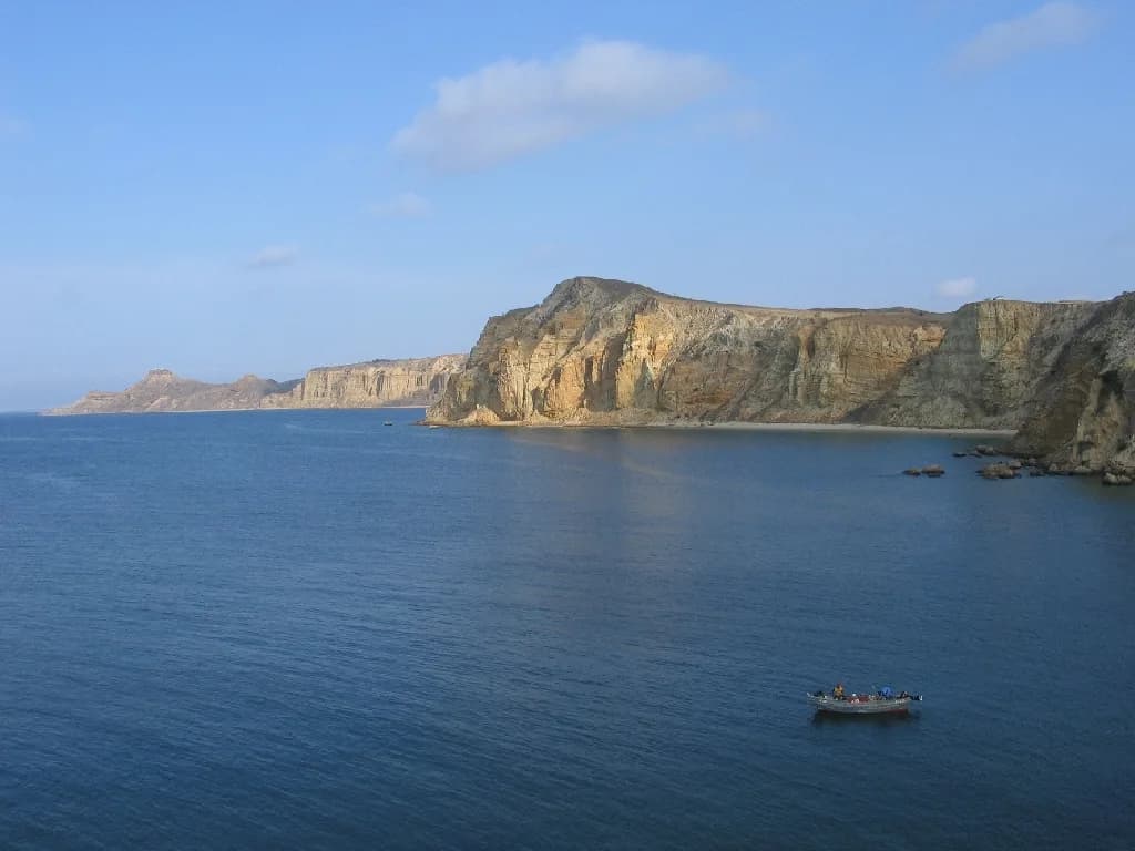 Praia Morena (Benguela) — family-friendly beach