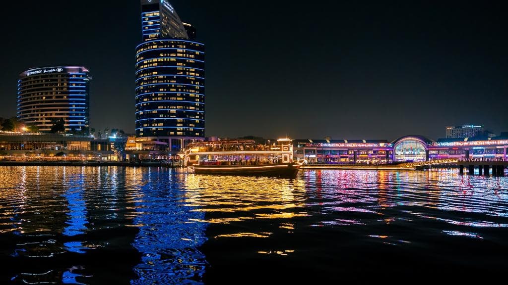 Canal Cruise with Silver Pass to La Perle Show - Tour with Transfers