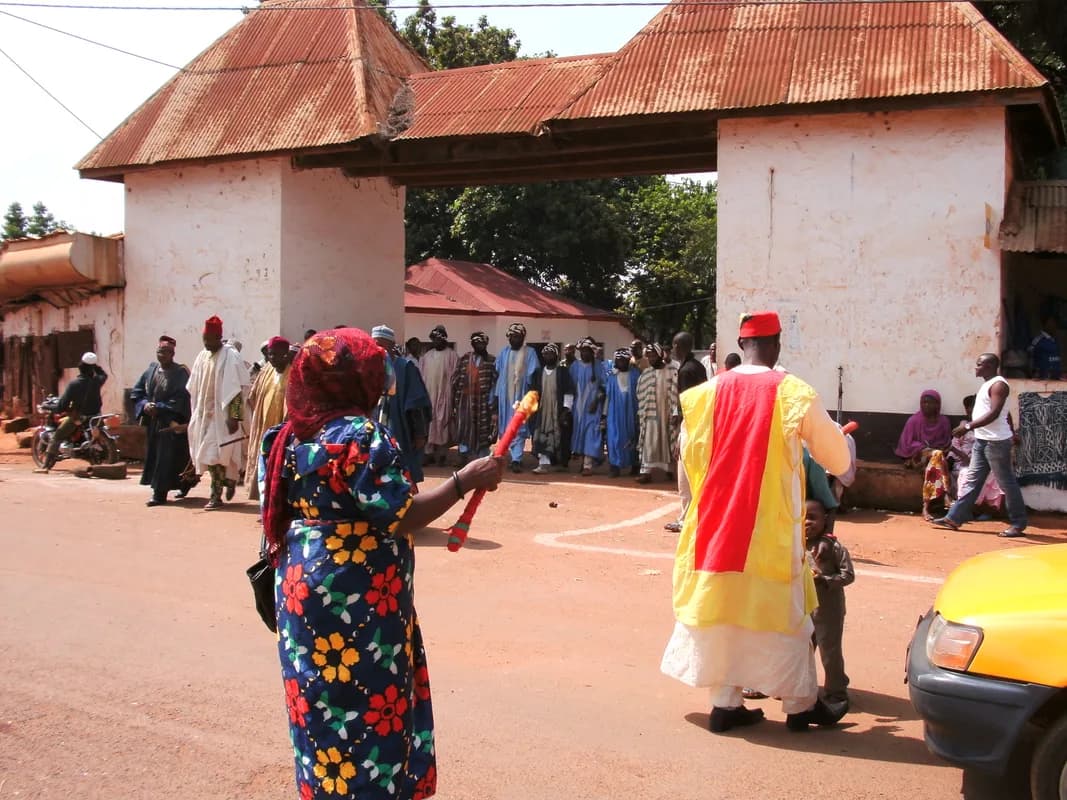 Palais royal de Foumban — regalia royale, ateliers de bronze et de perles, musée du palais